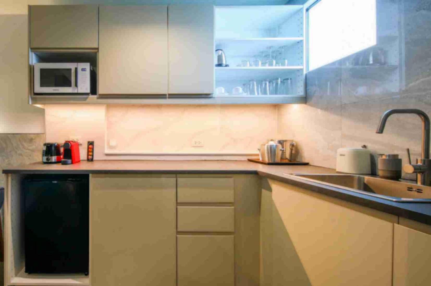 Craft Resort & Villas, Phuket Town Exteriör bild A kitchen at a serviced apartment in London