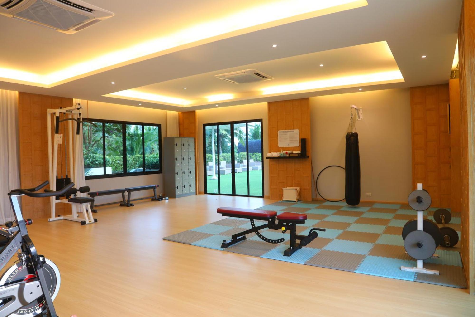 Craft Resort & Villas, Phuket Town Exteriör bild A gym at a condominium in Thailand